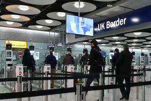 Новости Великобритании - Великобритания: Аэропорты страны будут брать деньги за проход без очереди