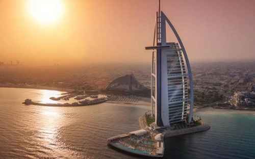 Новости туризма - Туристы хотят «эдакого»? Отправьте их плавать вокруг Burj Al Arab Jumeirah!