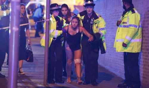 Новости Великобритании - В Манчестере смертник совершил теракт на концерте. Десятки погибших и раненных