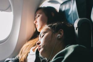 Новости Великобритании - «Белый шум» самолета помогает уснуть 