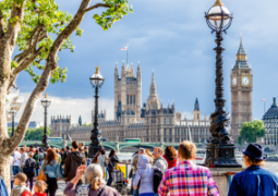 Чтобы привлечь туристов, лондонцев заставят… ходить пешком