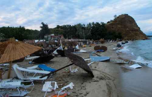 Новости туризма - 6 туристов погибли во время шторма в Греции