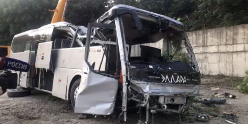 Новости туризма - Автобус с туристами столкнулся с легковушкой под Новороссийском: три человека погибли