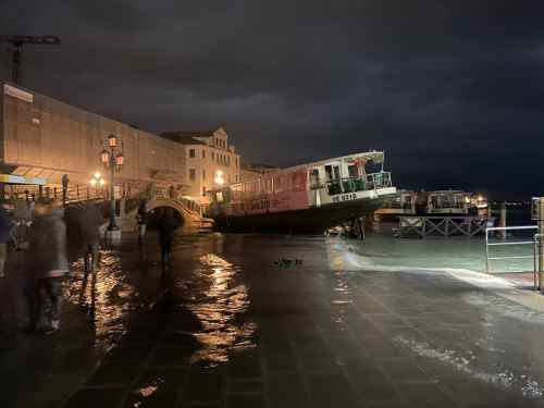 Новости туризма - Из-за сильных ливней Венеция ушла под воду более 80%