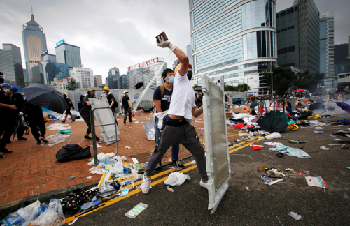 Новости туризма - Генконсульство РФ сообщило о массовых акциях в Гонконге