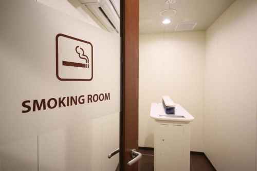 Новости туризма - В начале 2020 года в аэропорт «Шереметьево» вернут курительные комнаты