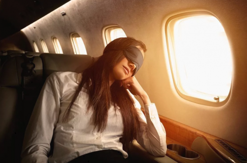 Новости туризма - Исследование: треть путешественников не умеют спать в самолете